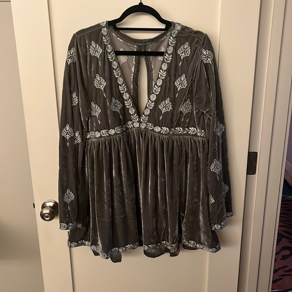 P O L long sleeve velvet top.